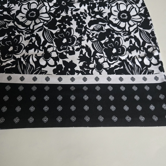 Talbots  Elegant Black and White Floral Dress. Size M - Picture 10 of 12
